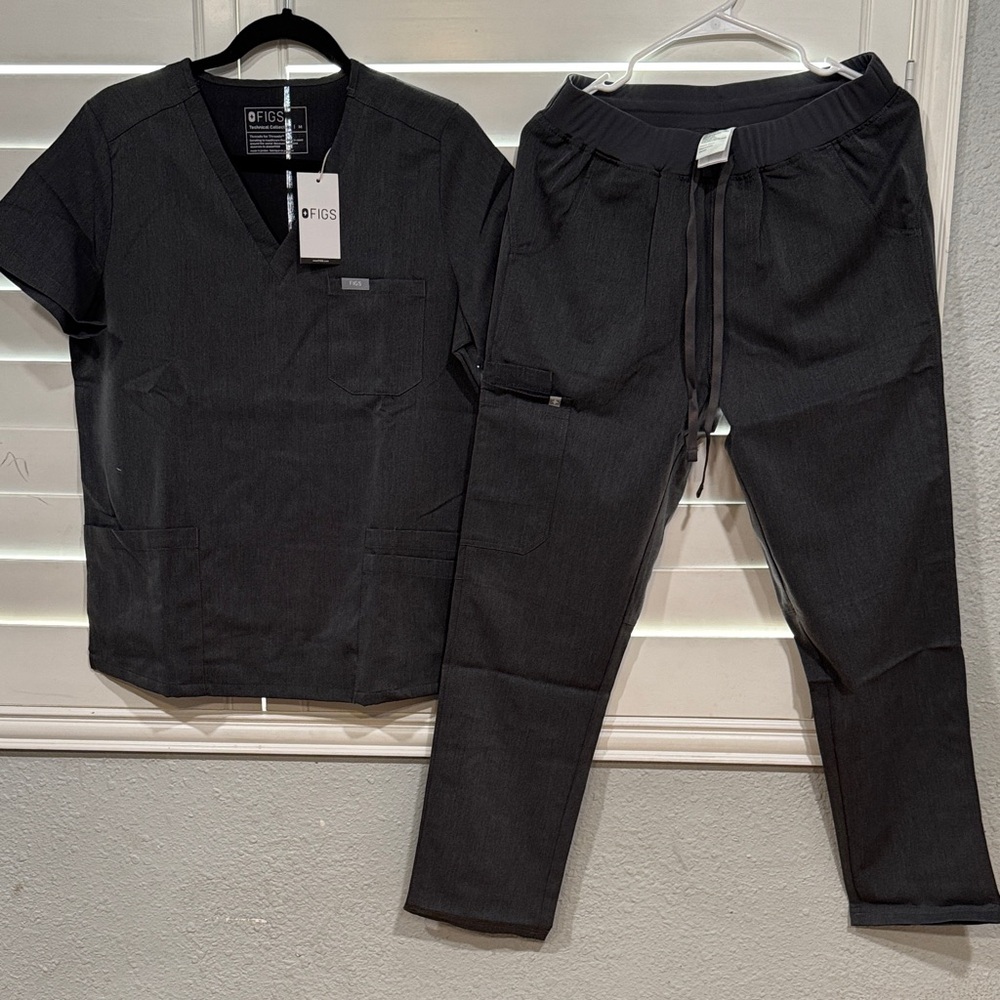 Figs Women's Dark Gray Scrub Set